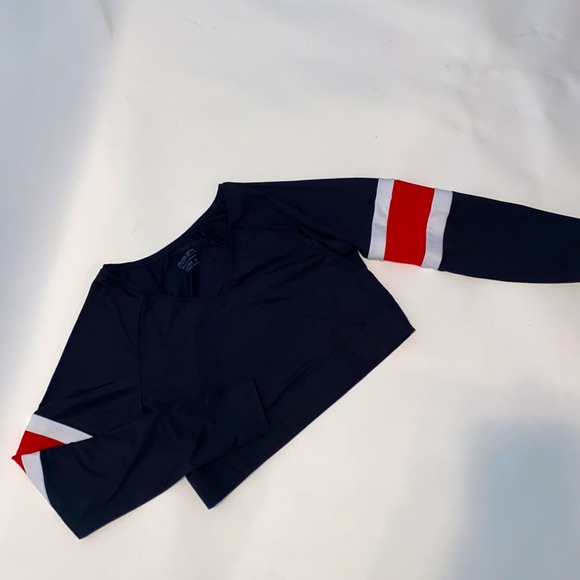 Black and red long sleeve stripe crop top - Picture 4 of 4